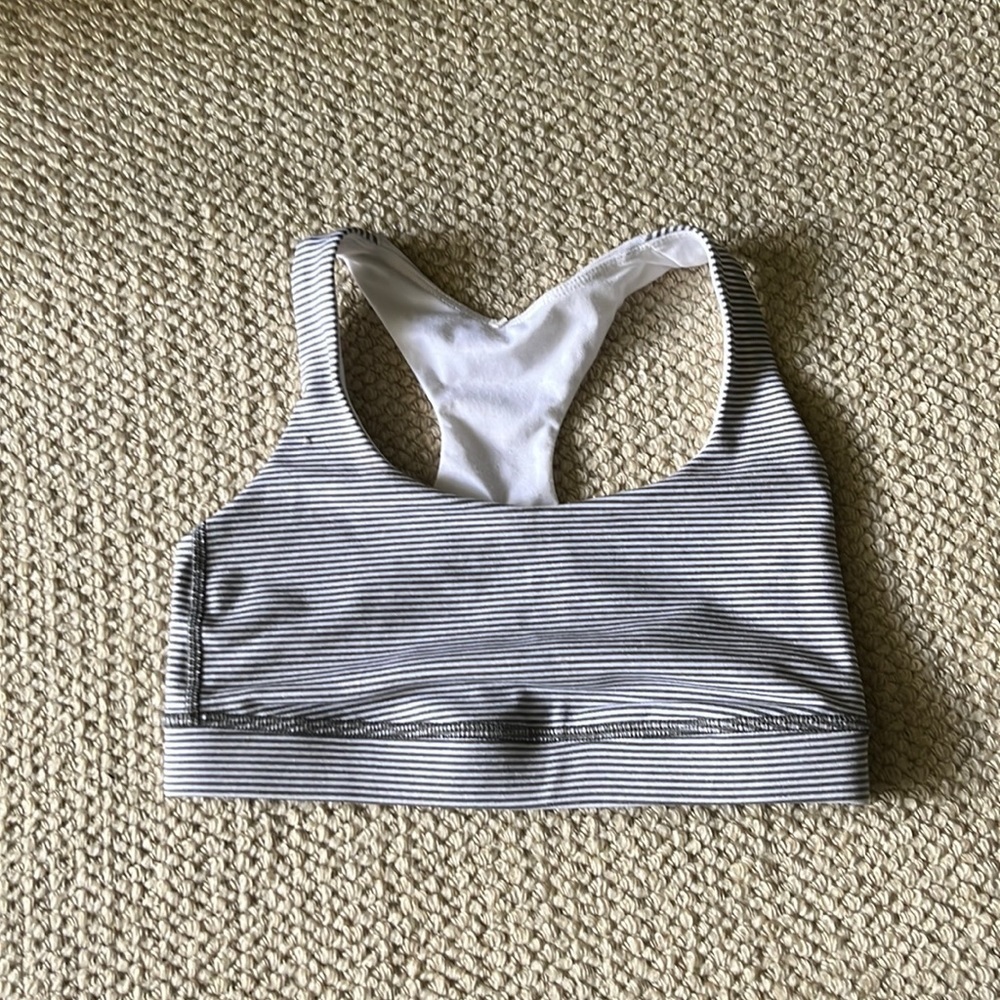 Lululemon sports bra​